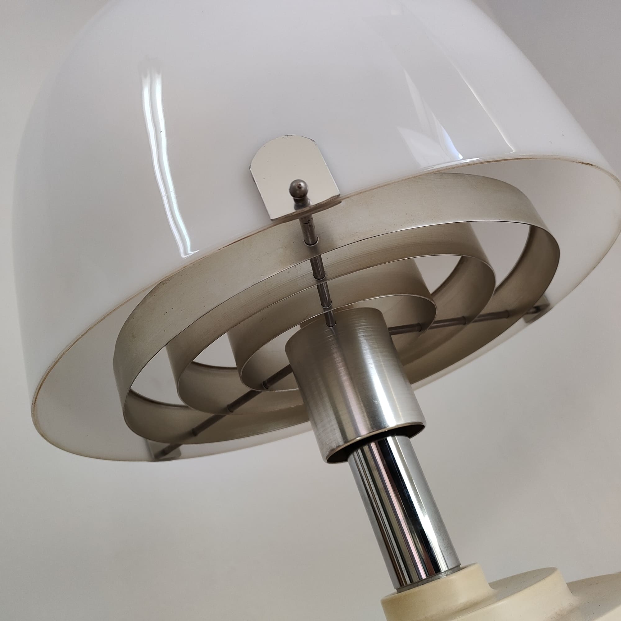 visionidepoca-lampada-plexiglassi-acciaio-alluminio-spirale-scandinava-60s–made-italy-design-funzionante-arredamento-vendita-5