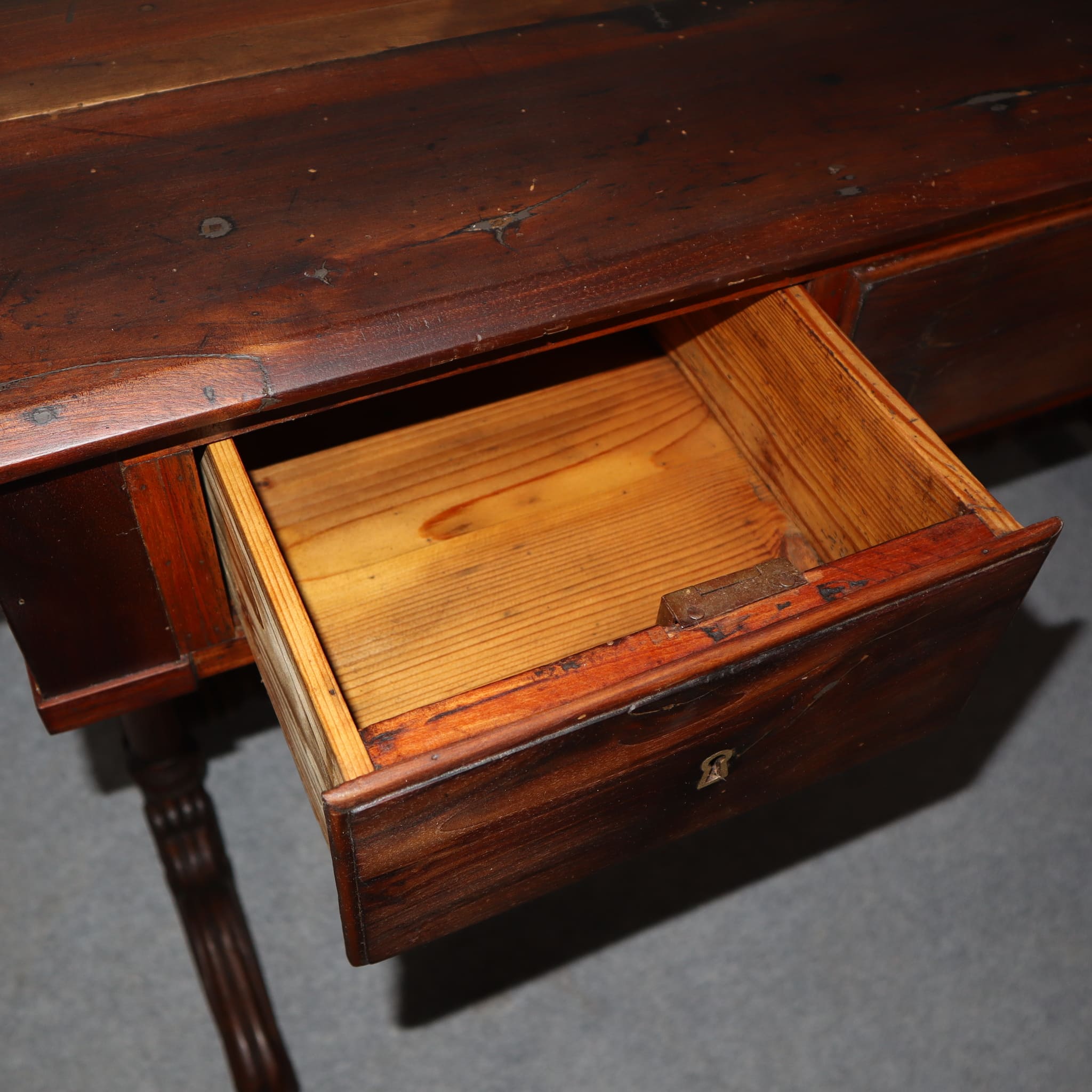vintage visions-antiques-tables-writing-table-in-solid-walnut-period-1870-luigi-filippo-siciliano-view-detail-drawer-open
