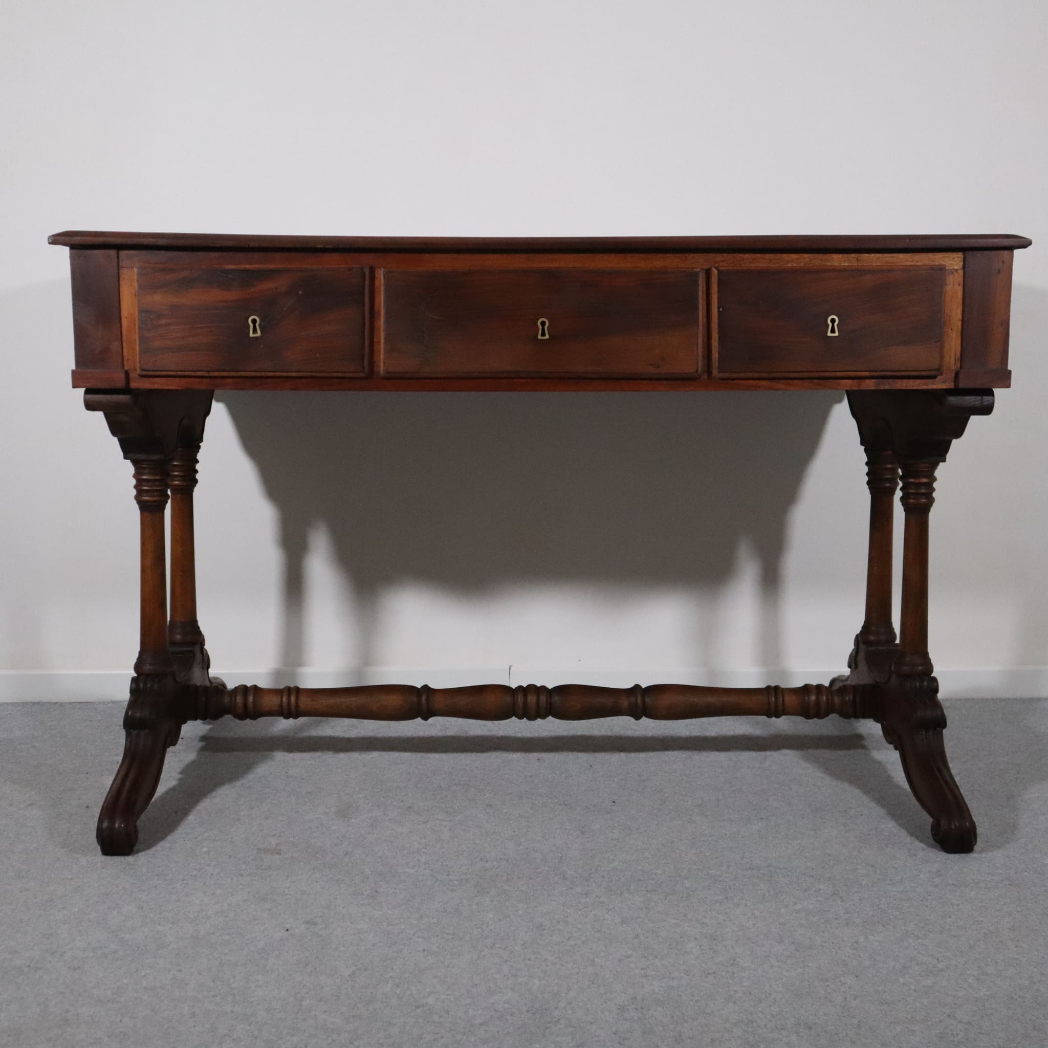 vintage visions-antiques-tables-writing-table-in-solid-walnut-period-1870-luigi-filippo-siciliano-front-view-2