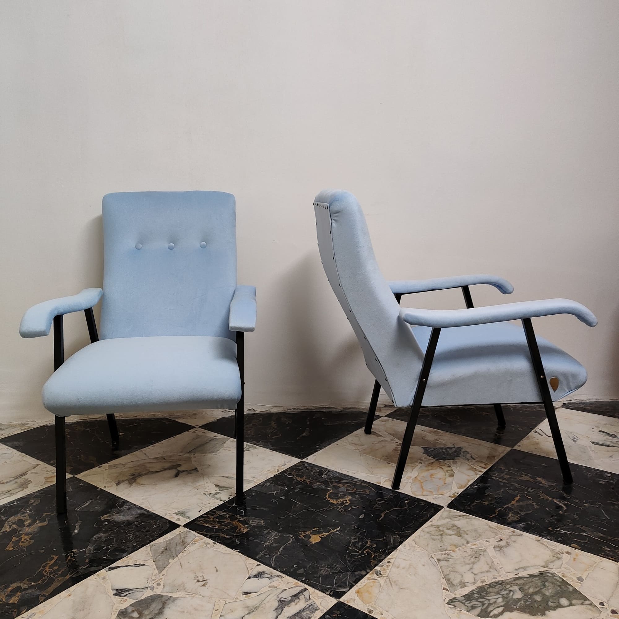 visionidepoca-pair-of-60s-70s-armchairs-upholstered-in blue-and-black-feet-with-brass-inserts-1