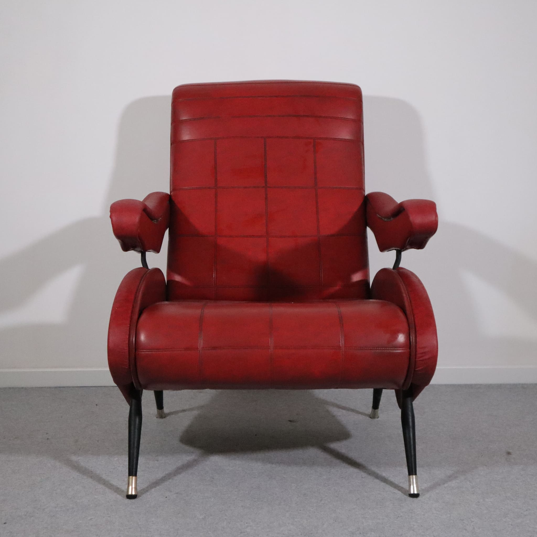 vintage visions-modern antiques-armchair-in-ski-effect-marmorino-red-Bordeaux-60s-recliner-designed-by-Nello-Pini-original-and-perfectly-working