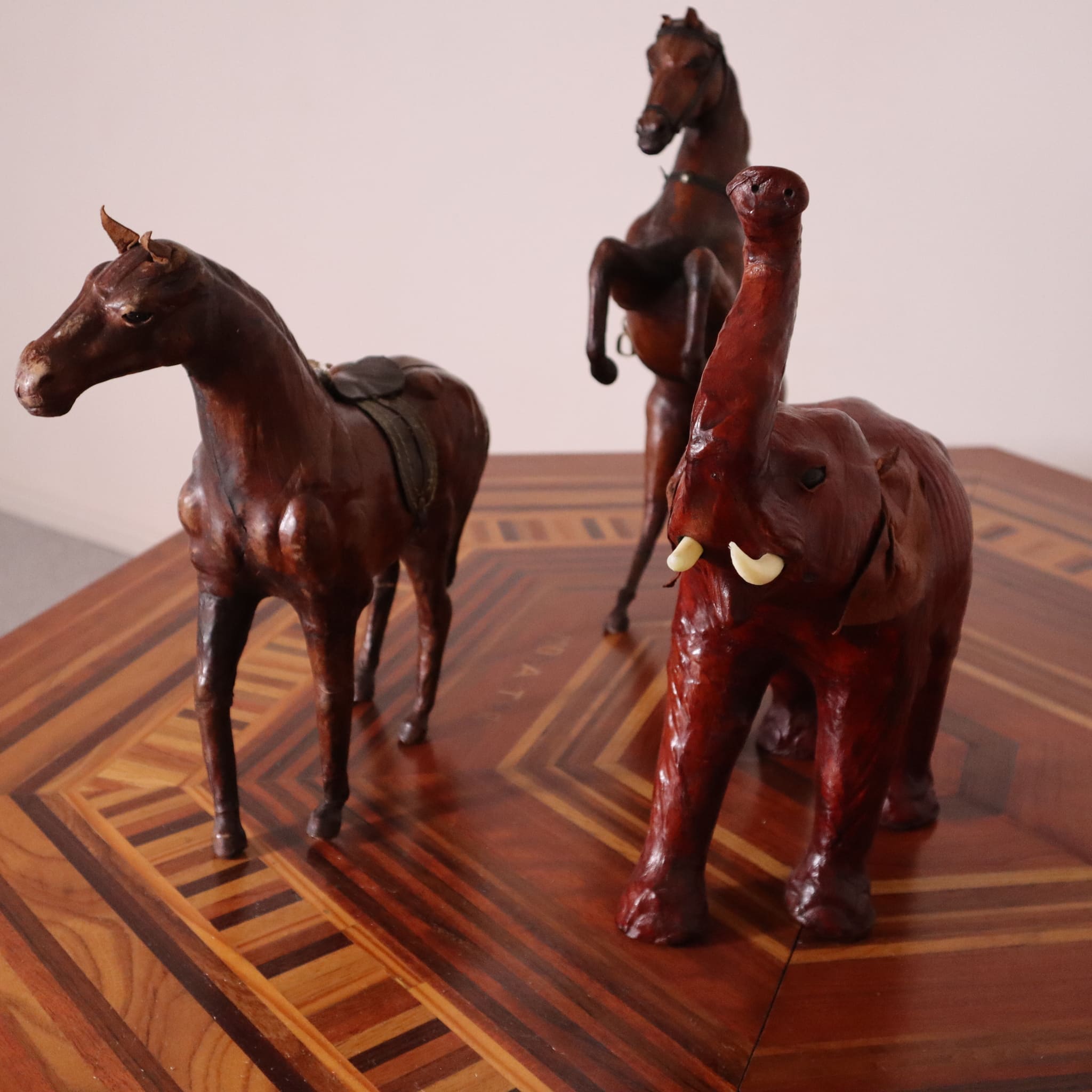 visionidepoca-visioni-depoca-animals-leather-70s-orginal-furniture-modern-antiques-vintage-design-horse-elefant-1