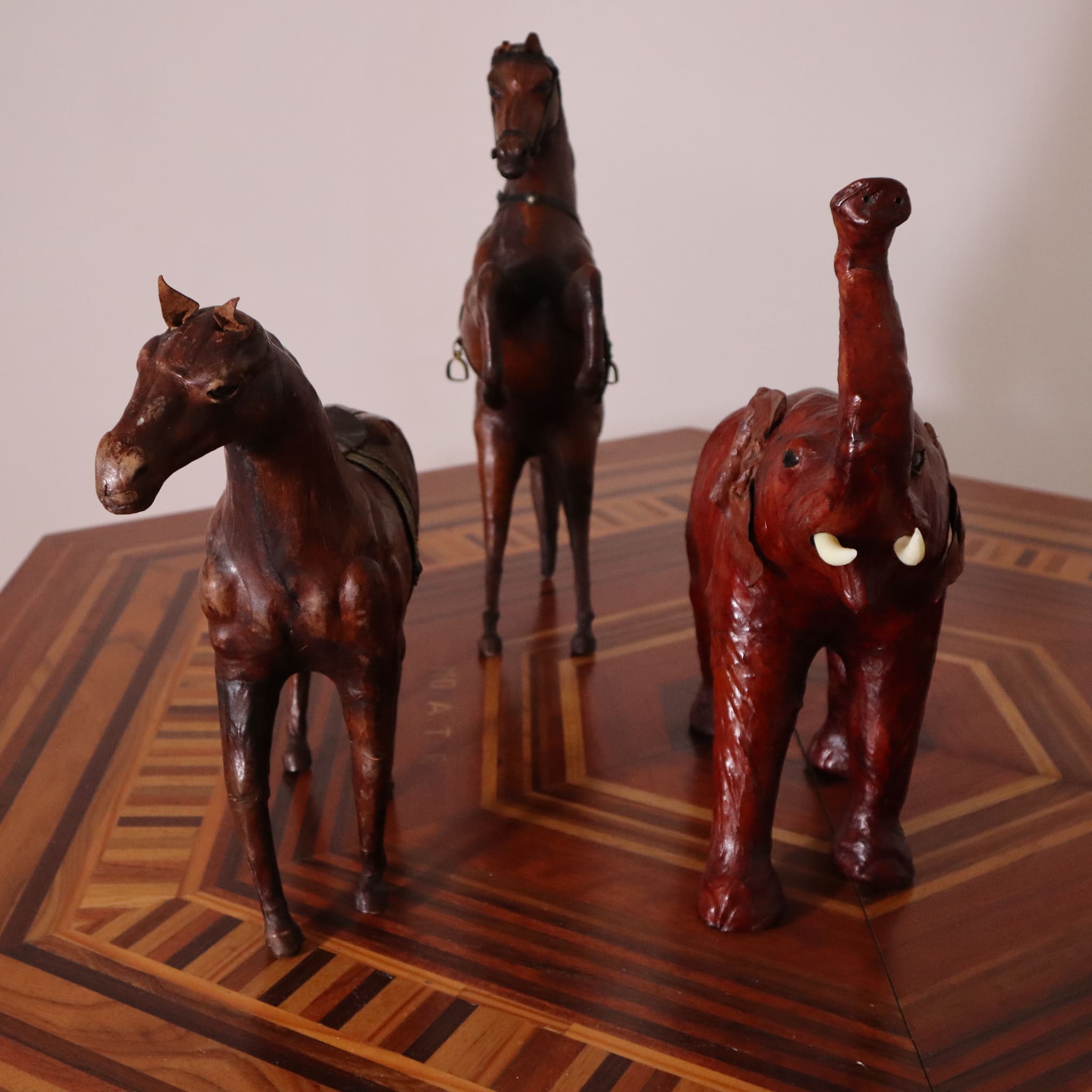 visionidepoca-visioni-depoca-animals-leather-70s-orginal-furniture-modern-antiques-vintage-design-horse-elefant-2