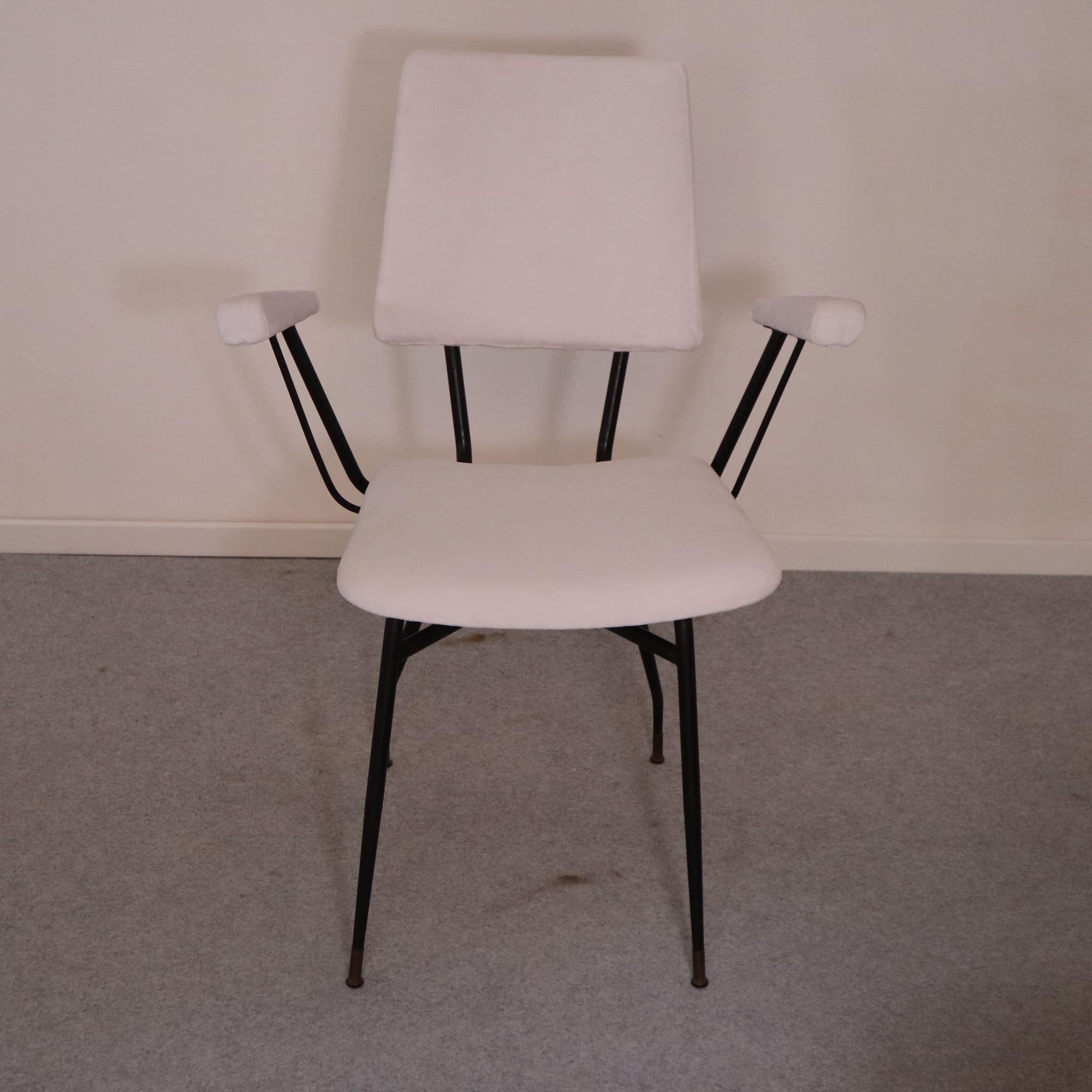 visionidepoca-visioni-depoca-chair-desk-metal-velvet-fabbric-50s-feet-brass-black-furniture-modern-vintage-antiques-made-italy-1
