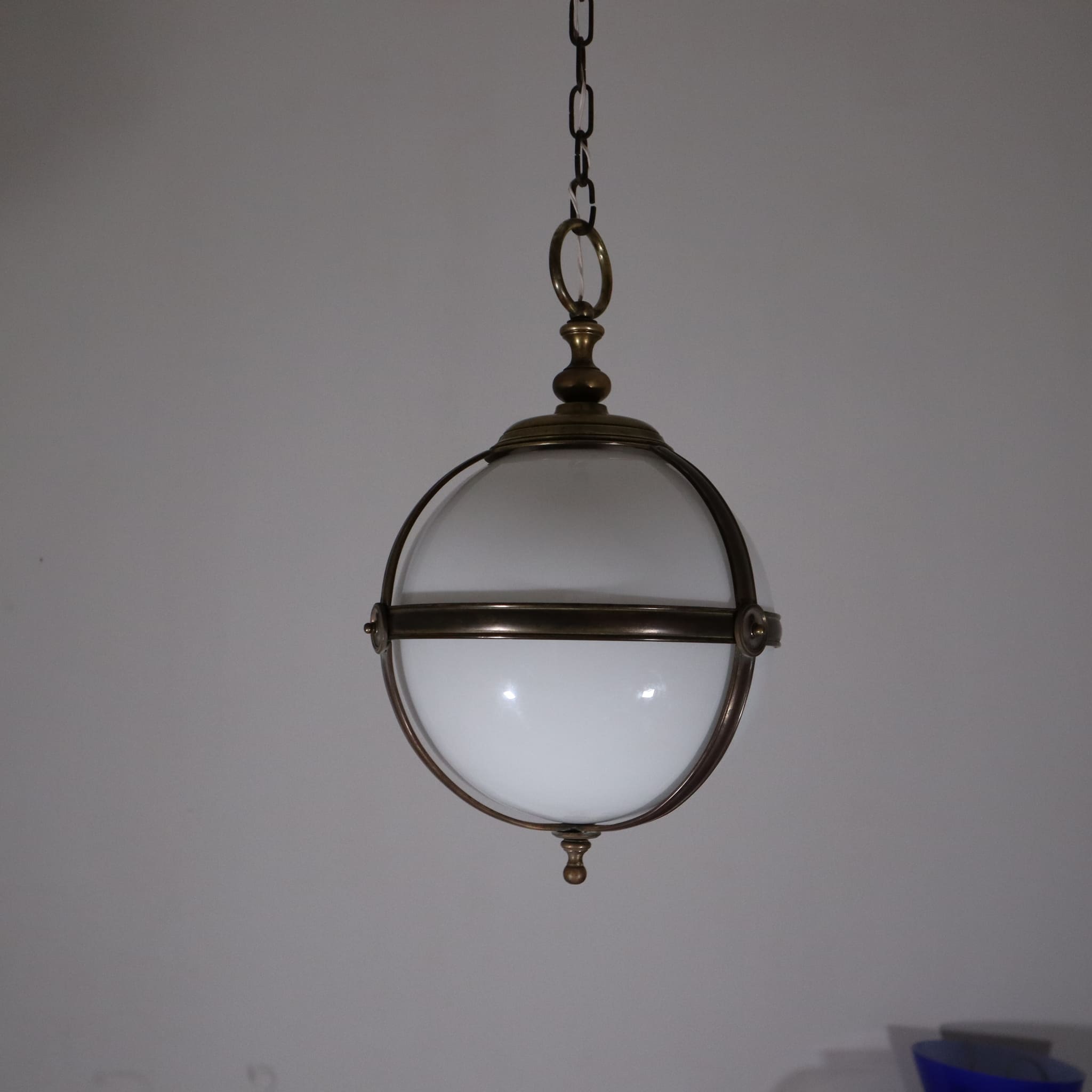 visionidepoca-visioni-depoca-chendelier-brass-ball-opaline-white-modern-vintage-design-made-italy-3