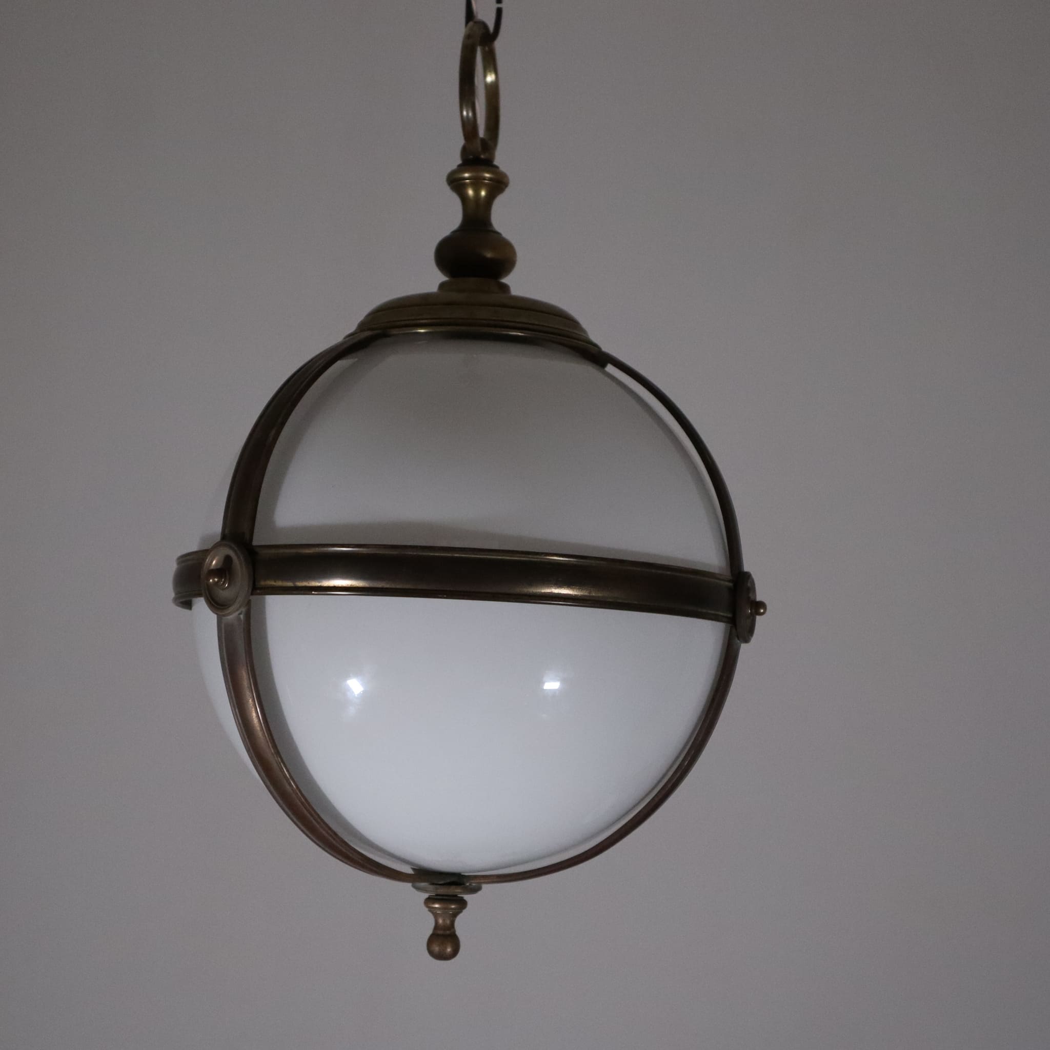 visionidepoca-visioni-depoca-chendelier-brass-ball-opaline-white-modern-vintage-design-made-italy-4