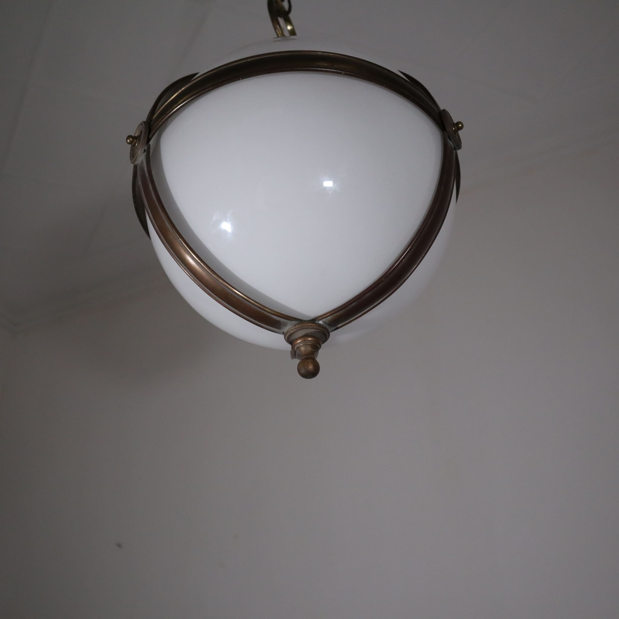 visionidepoca-visioni-depoca-chendelier-brass-ball-opaline-white-modern-vintage-design-made-italy-5