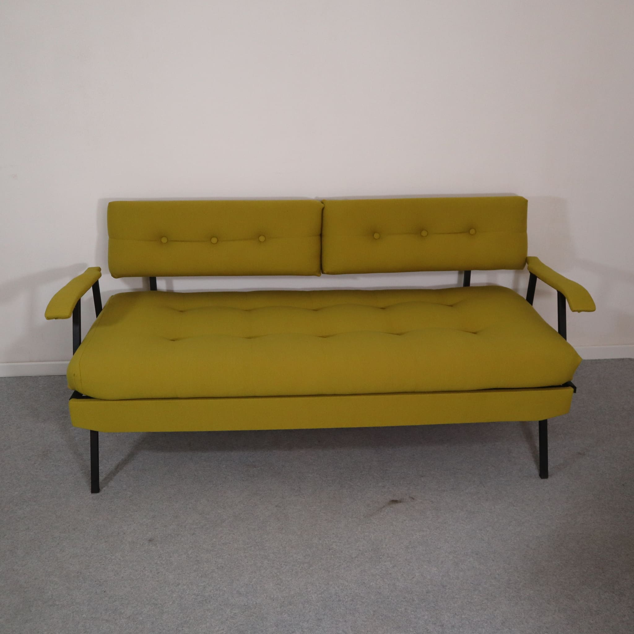 visionidepoca-visioni-depoca-sofa-bed-fabbric-green-lemon-vintage-modern-antiques-50s-made-italy-capittonnè-furniture-1