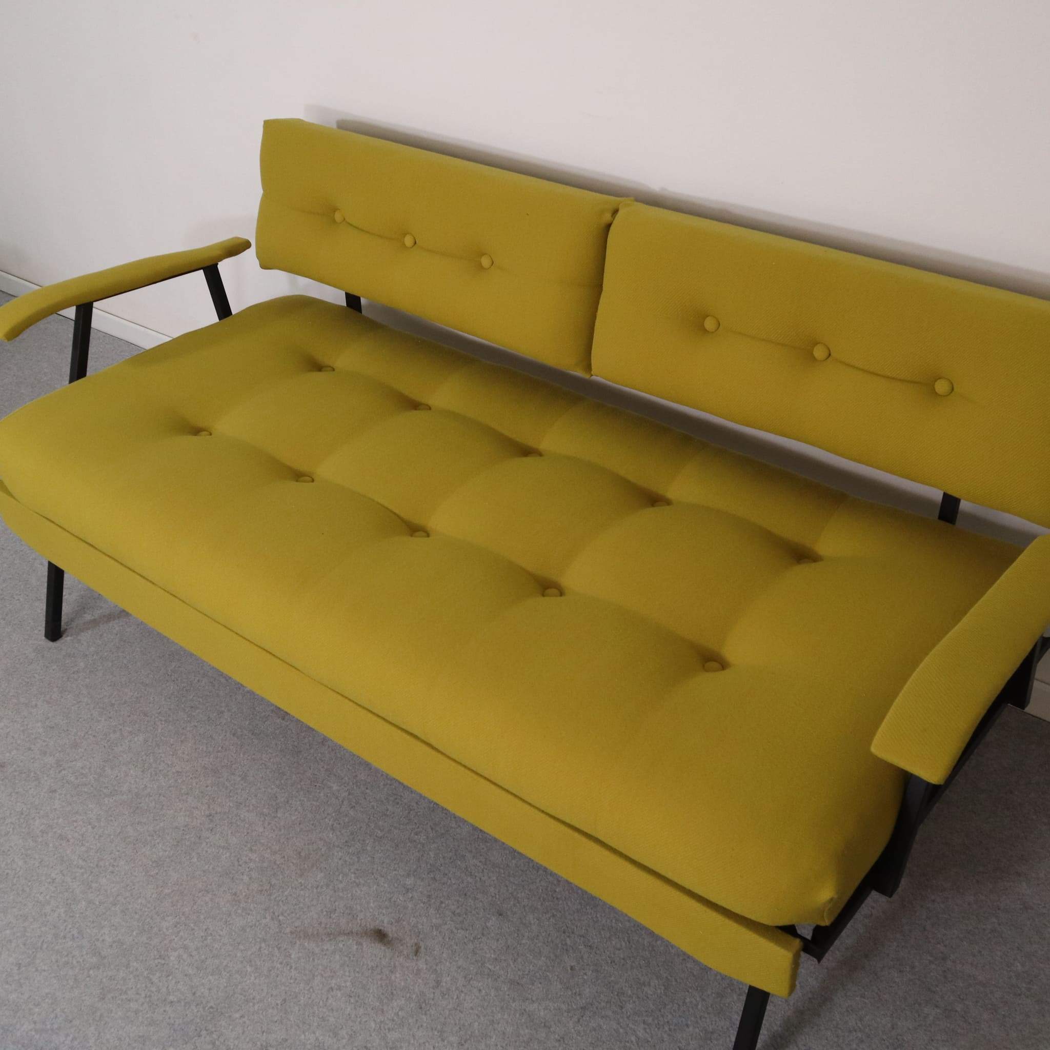 visionidepoca-visioni-depoca-sofa-bed-fabbric-green-lemon-vintage-modern-antiques-50s-made-italy-capittonnè-furniture-2