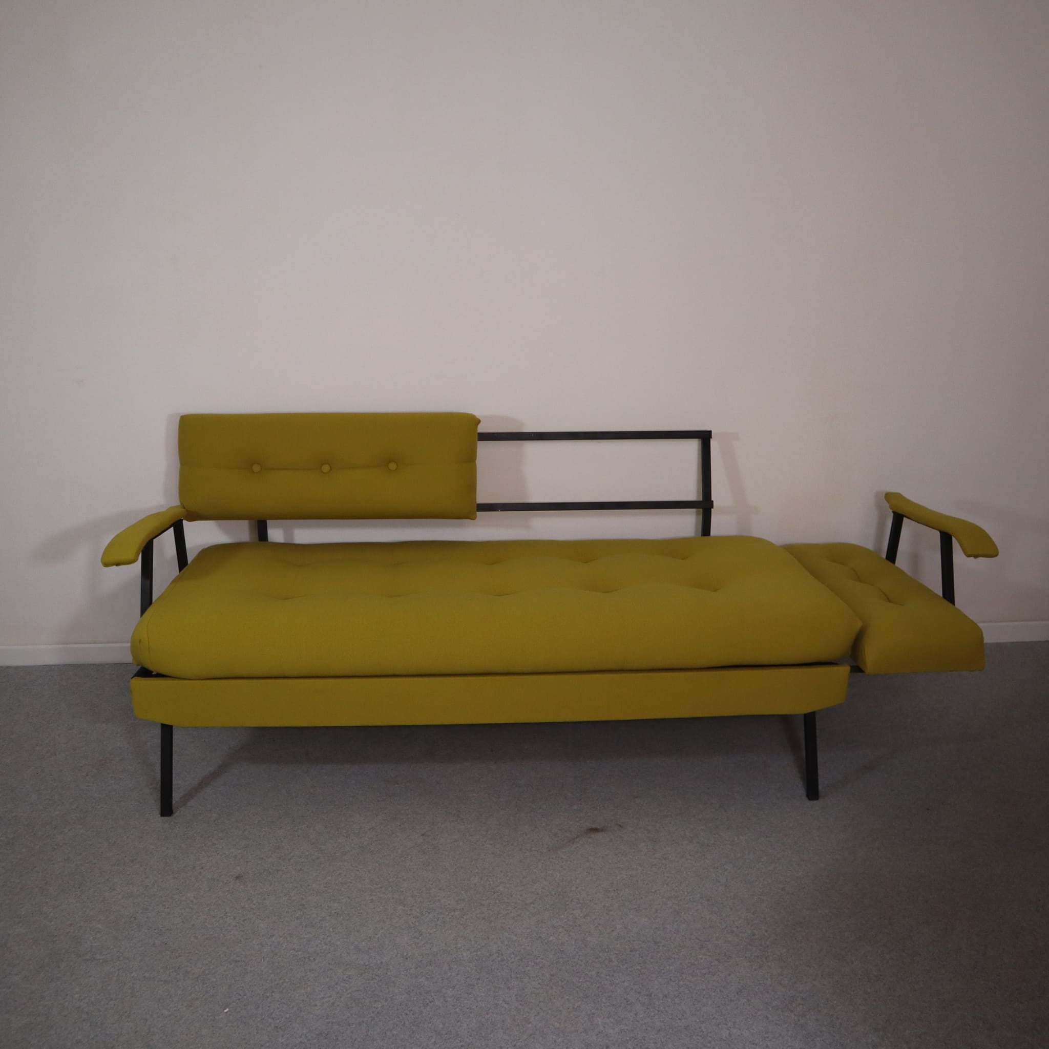 visionidepoca-visioni-depoca-sofa-bed-fabbric-green-lemon-vintage-modern-antiques-50s-made-italy-capittonnè-furniture-4