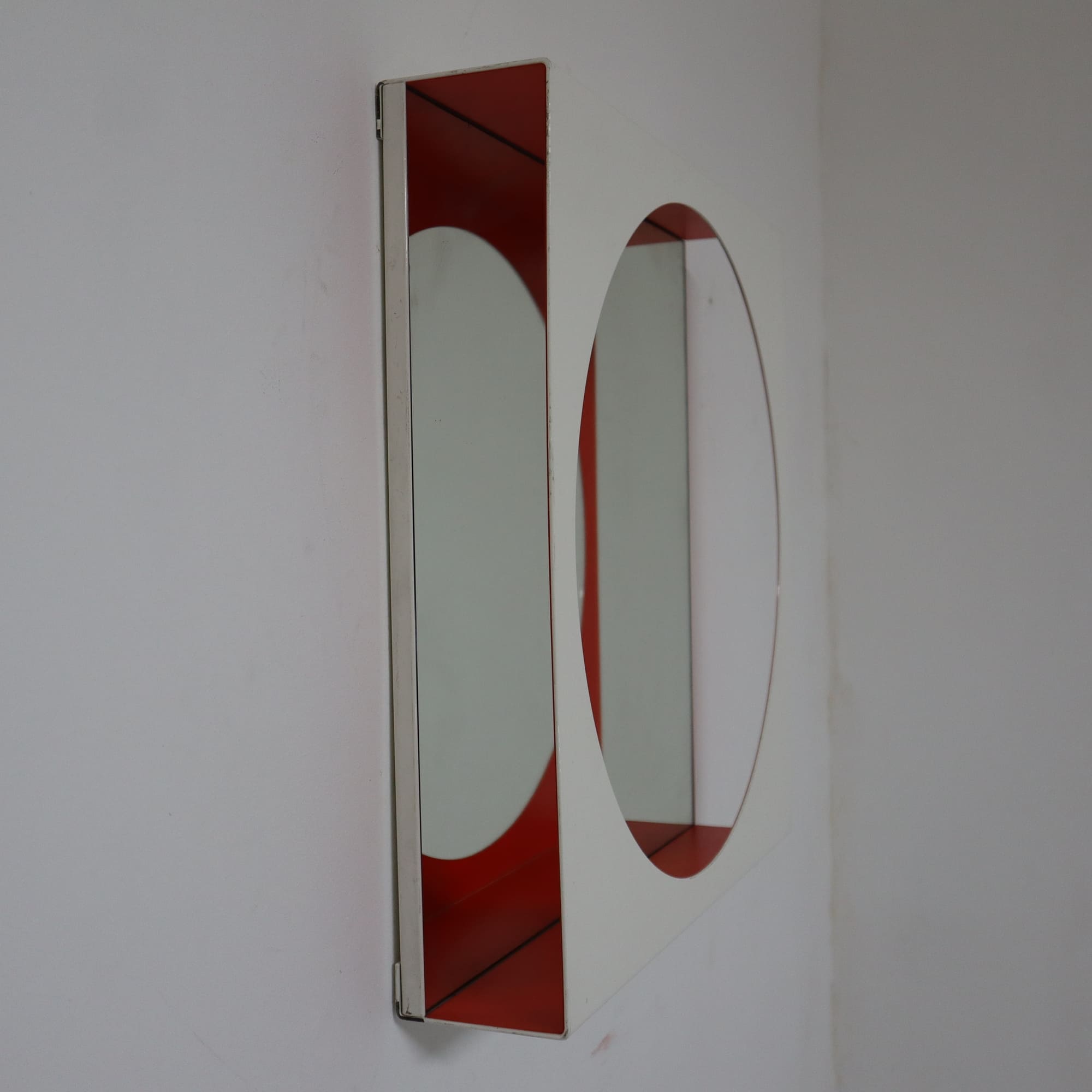 visionidepoca-visioni-depoca-specchio-geometrico-70s-metallo-rosso-arredamento-modernariato-vintage-2