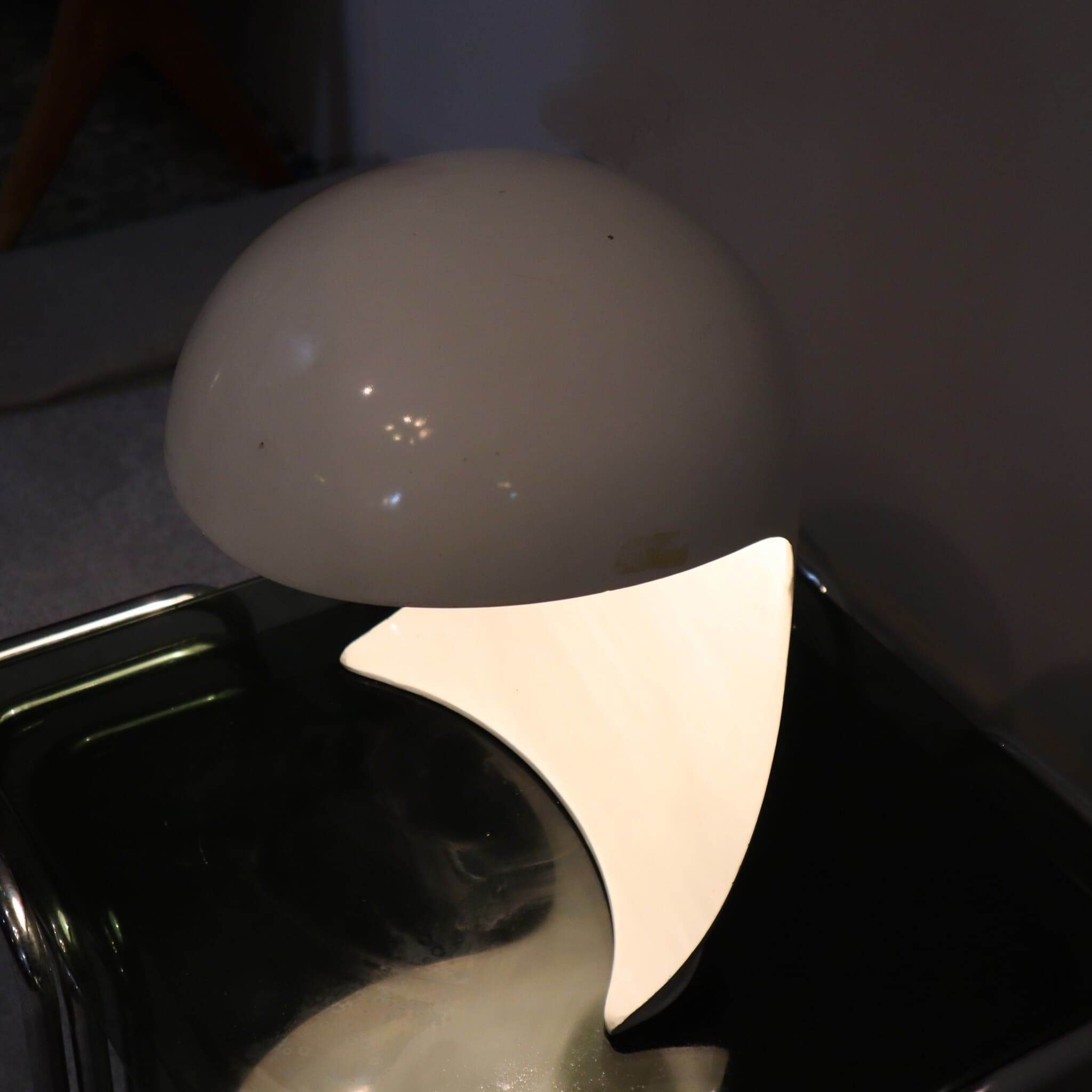 visionidepoca-Beleuchtung-Tischlampe-70er-Jahre-Mod-Dania-von-Dario-Tognon-und-Studio-Celli-für-Artemide-Profilfoto-von-oben-beleuchtet