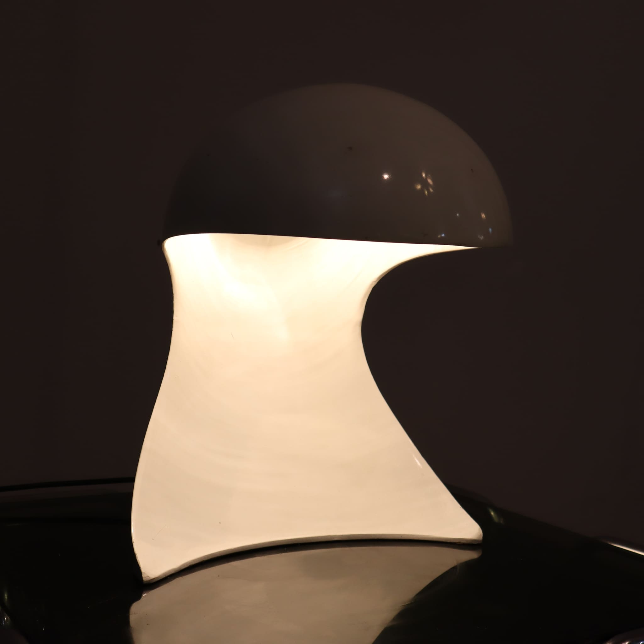 visionidepoca-lighting-table-lamp-70s-mod-dania-by-dario-tognon-and-studio-celli-for-artemide-illuminated-profile-photo