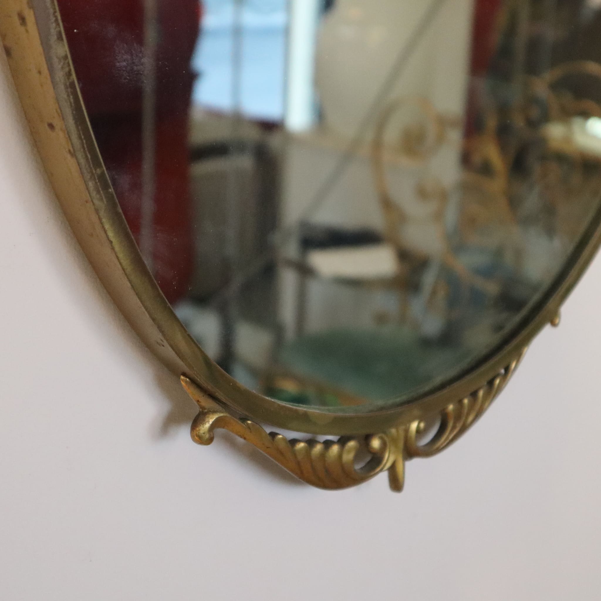 visionidepoca-modernariato-consolle-specchio-vintage-anni-50-in-ottone-e-marmo-di-carrara-made-in-italy-dettaglio-specchio-inferiore