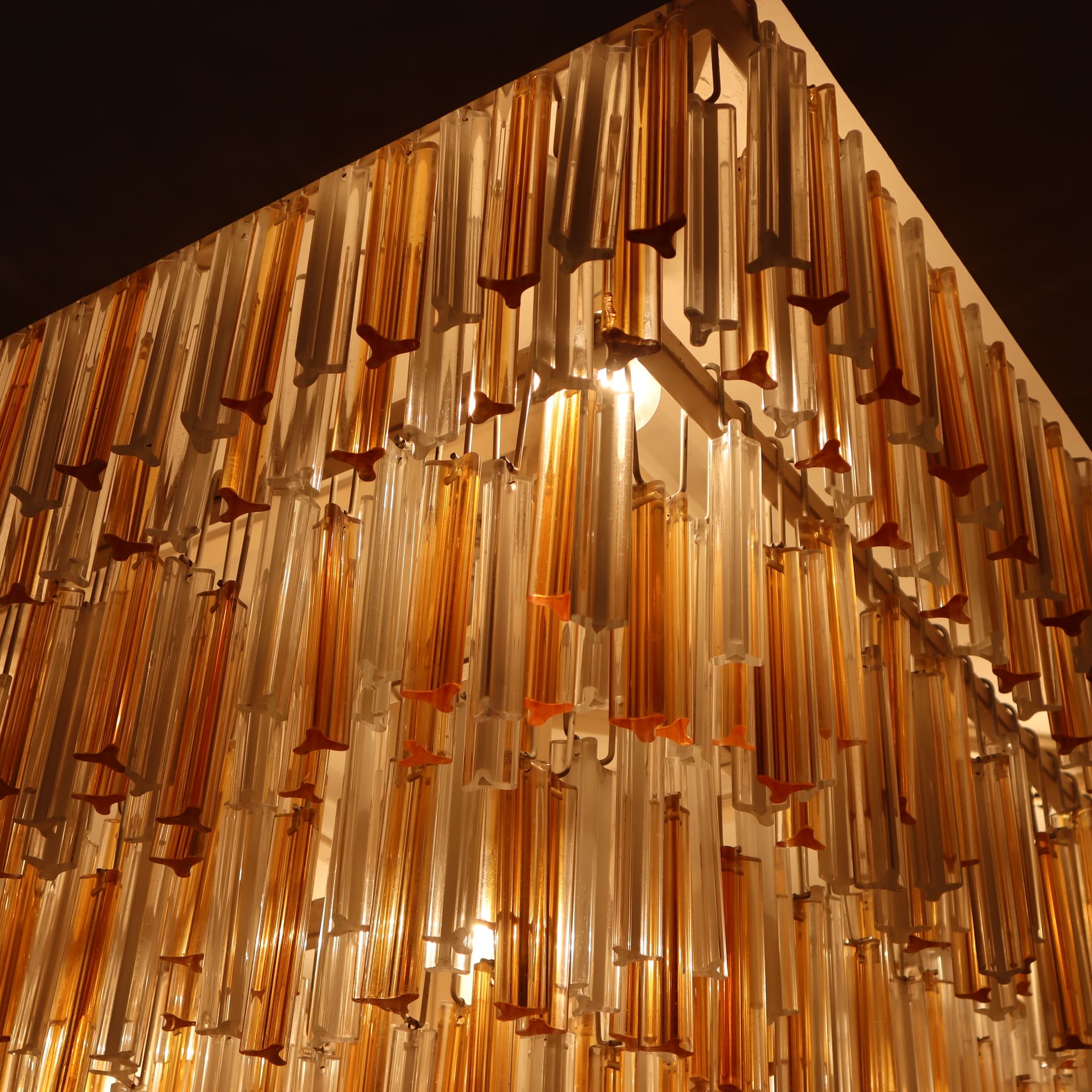 visionidepoca-modern-art-chandelier-venini-three-lobe-murano-glass-1970s-750-pieces-detail-three-lobe-corner
