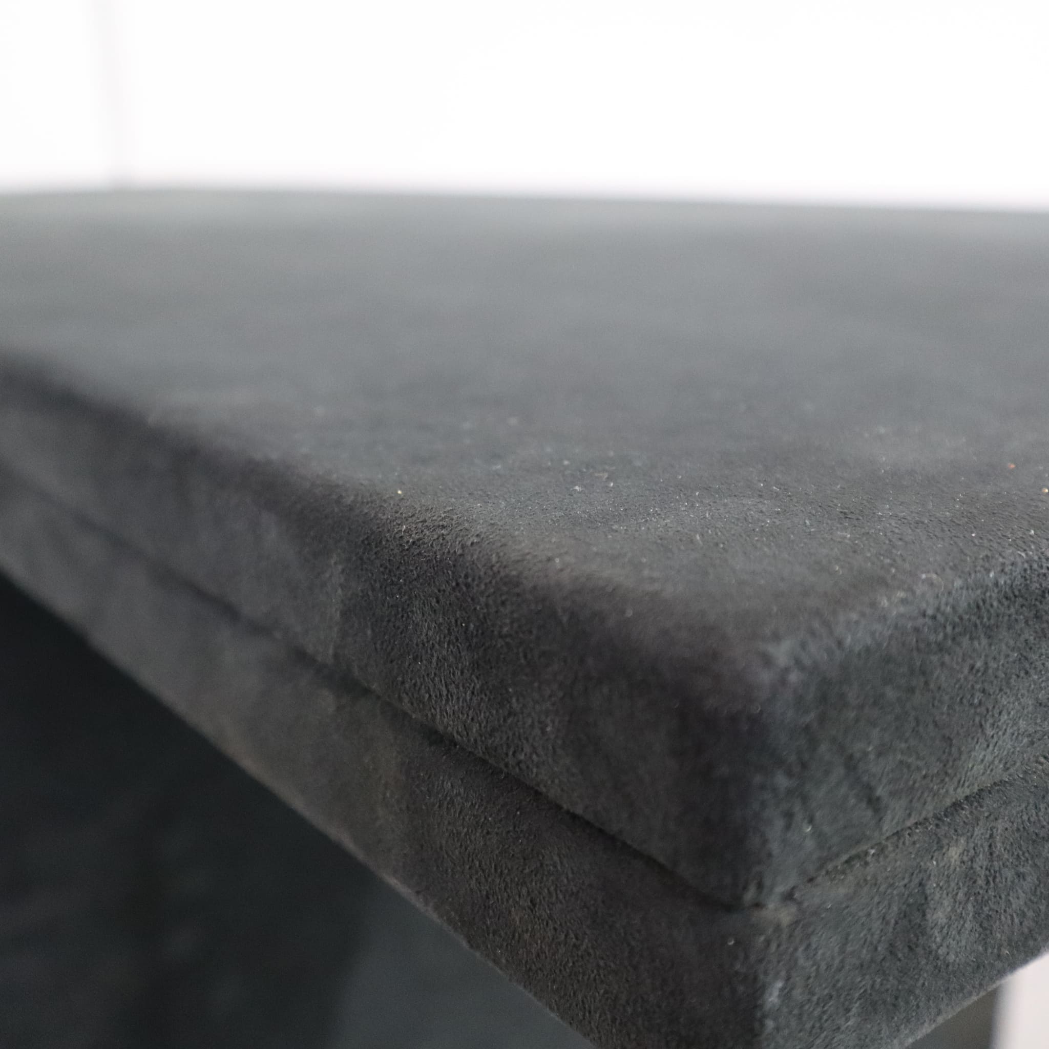 visionidepoca-modern-design-table-orseolo-by-carlo-scarpa-for-simon-gavina-all-in-velvet-70s-fabric-detail