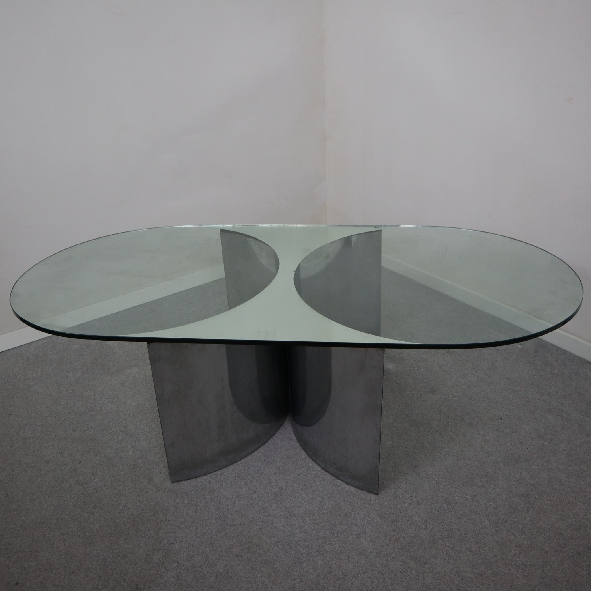 visonidepoca-modern-art-coffee table-jorn-mod-3102-chromed-steel-and-silver-plated-register-by-giuseppe-raimondi-front-view
