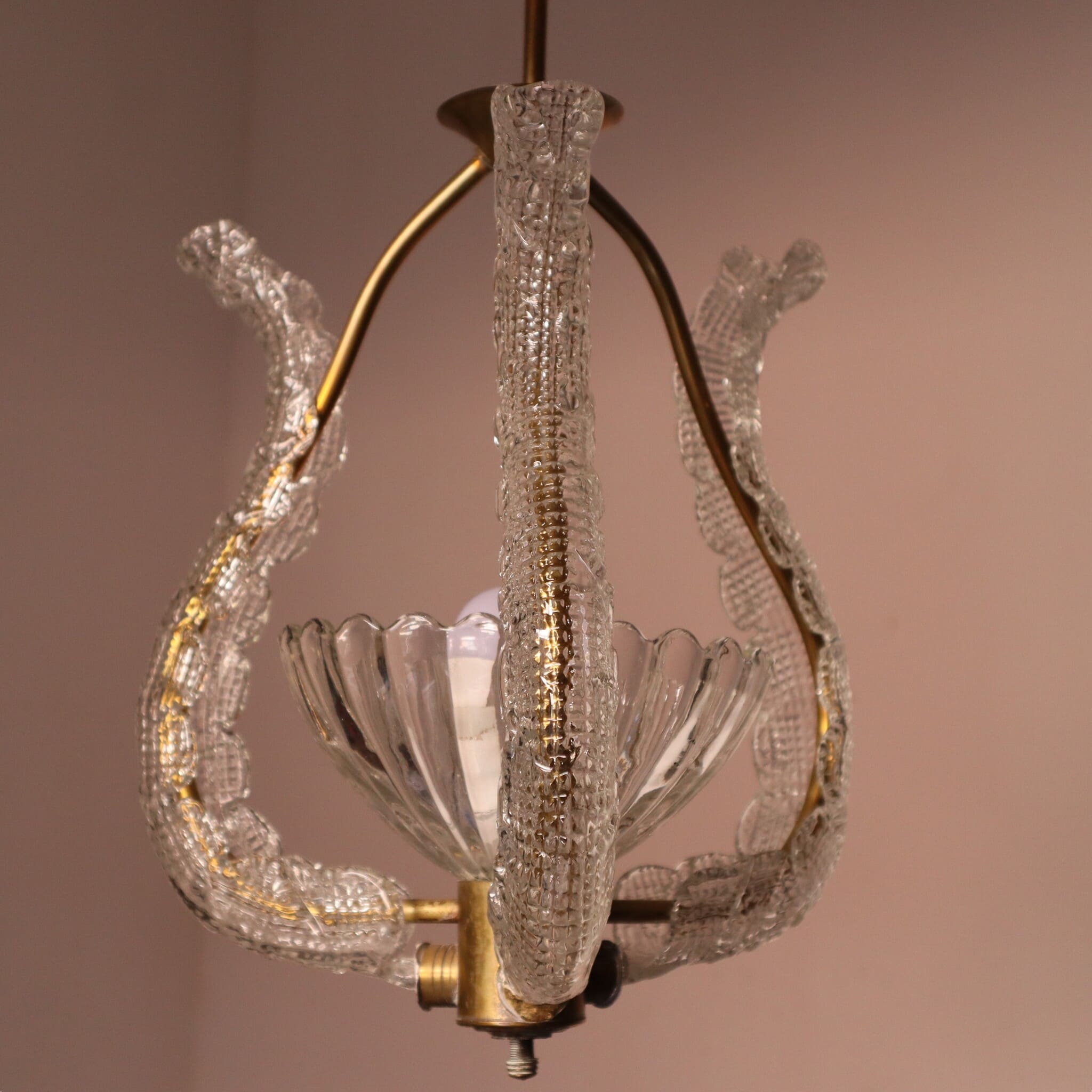 visionidepoca-modern-antique-barovier-chandelier-1940s-art-deco-vintage-3-arms-in-murano-glass-and-brass-full-view-off-close-up
