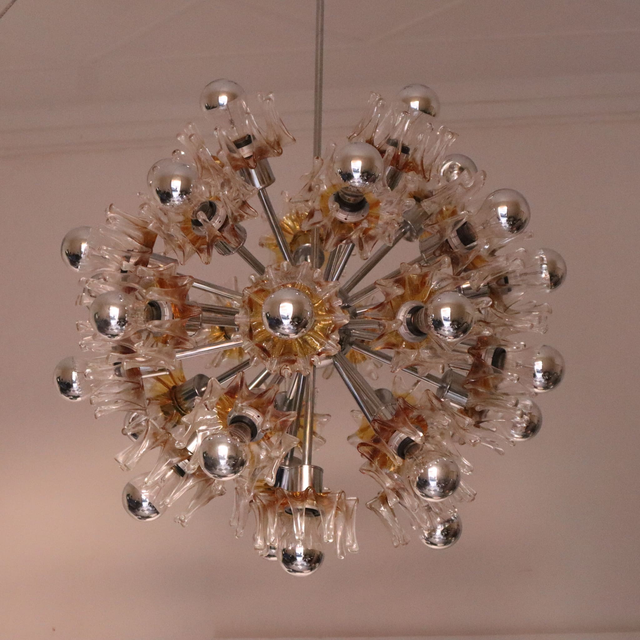 visionidepoca-modern-vintage-chandelier-sputnik-26-lights-70s-chrome-and-murano-glass-natural-light-variant