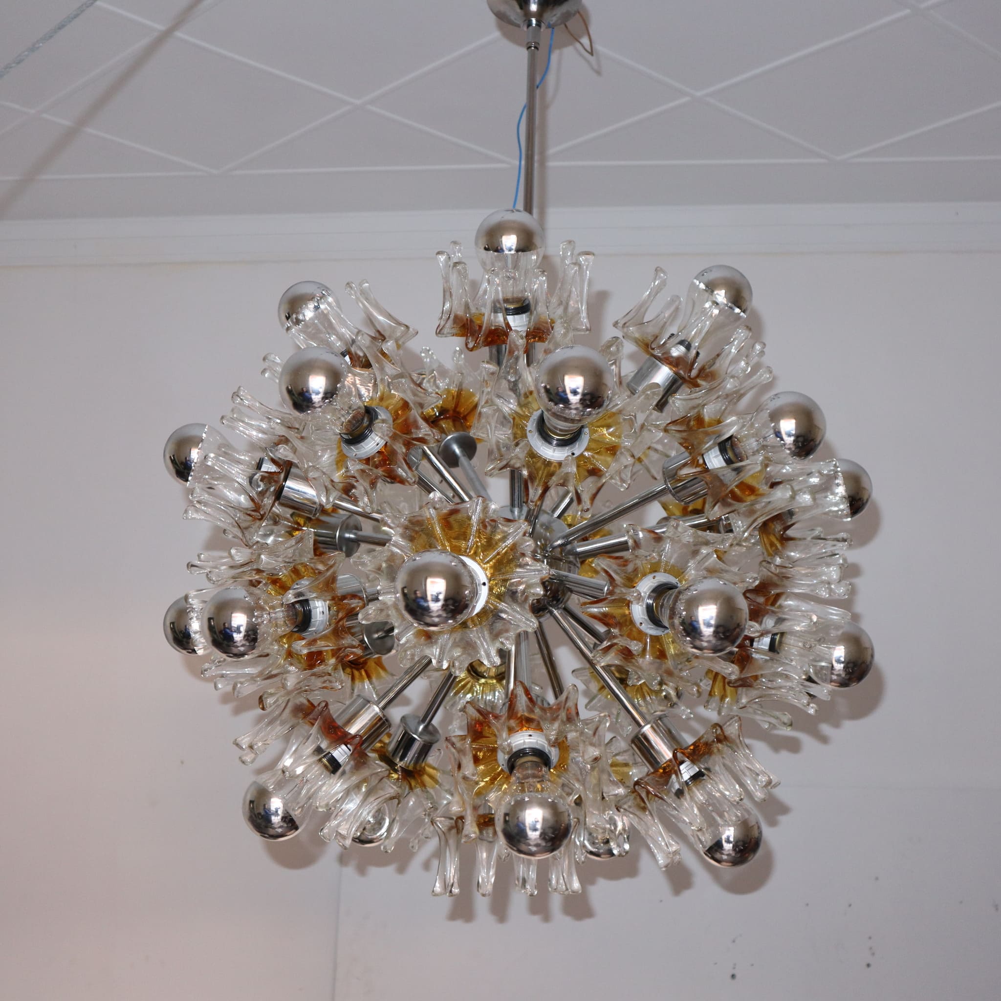 visionidepoca-modern-vintage-chandelier-sputnik-26-lights-70s-chrome-and-murano-glass-natural-light