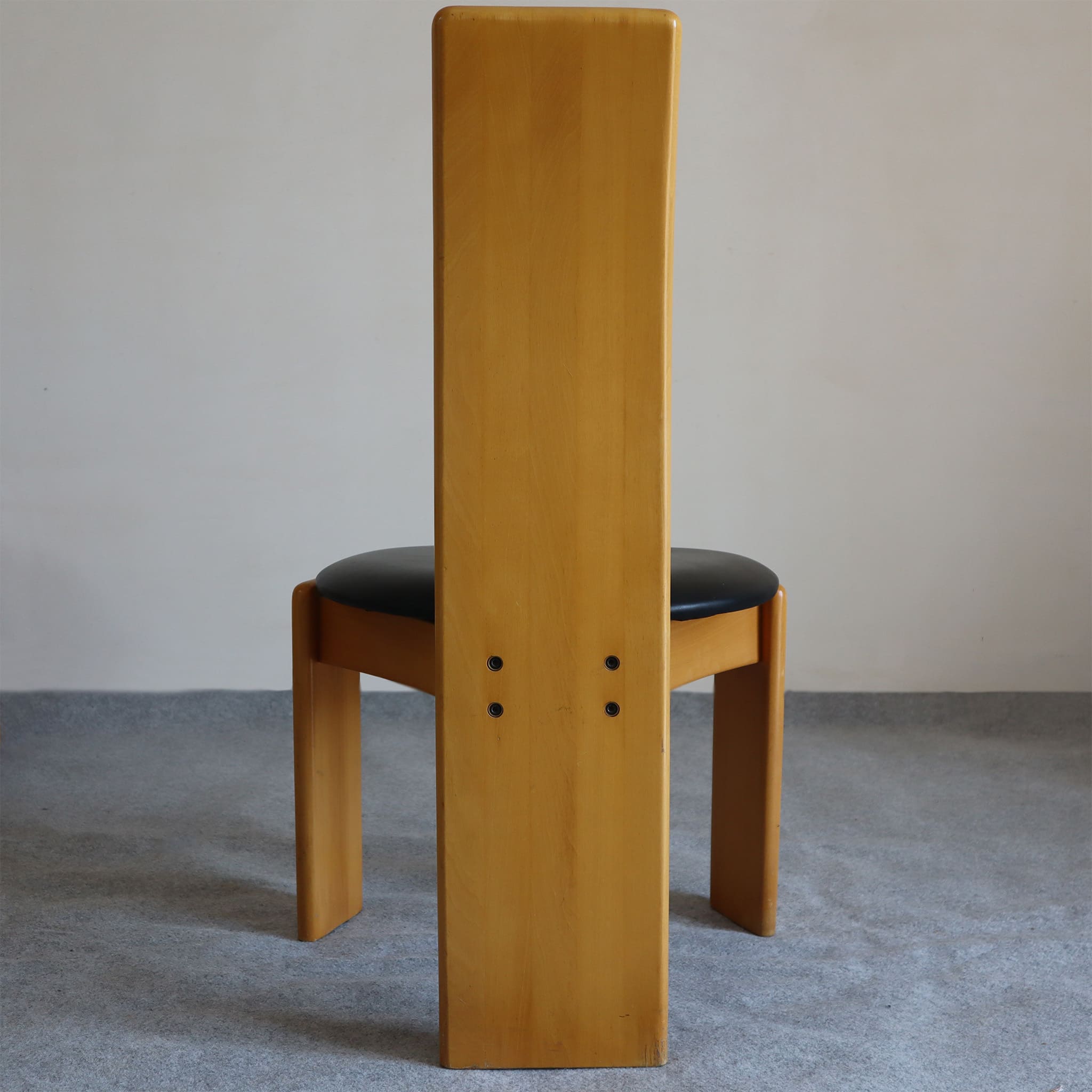 visionidepoca-modernariato-set-tavolo-sedie-vintage-afra-e-tobia-scarpa-anni-80-made-in-italy-dettaglio-posteriore