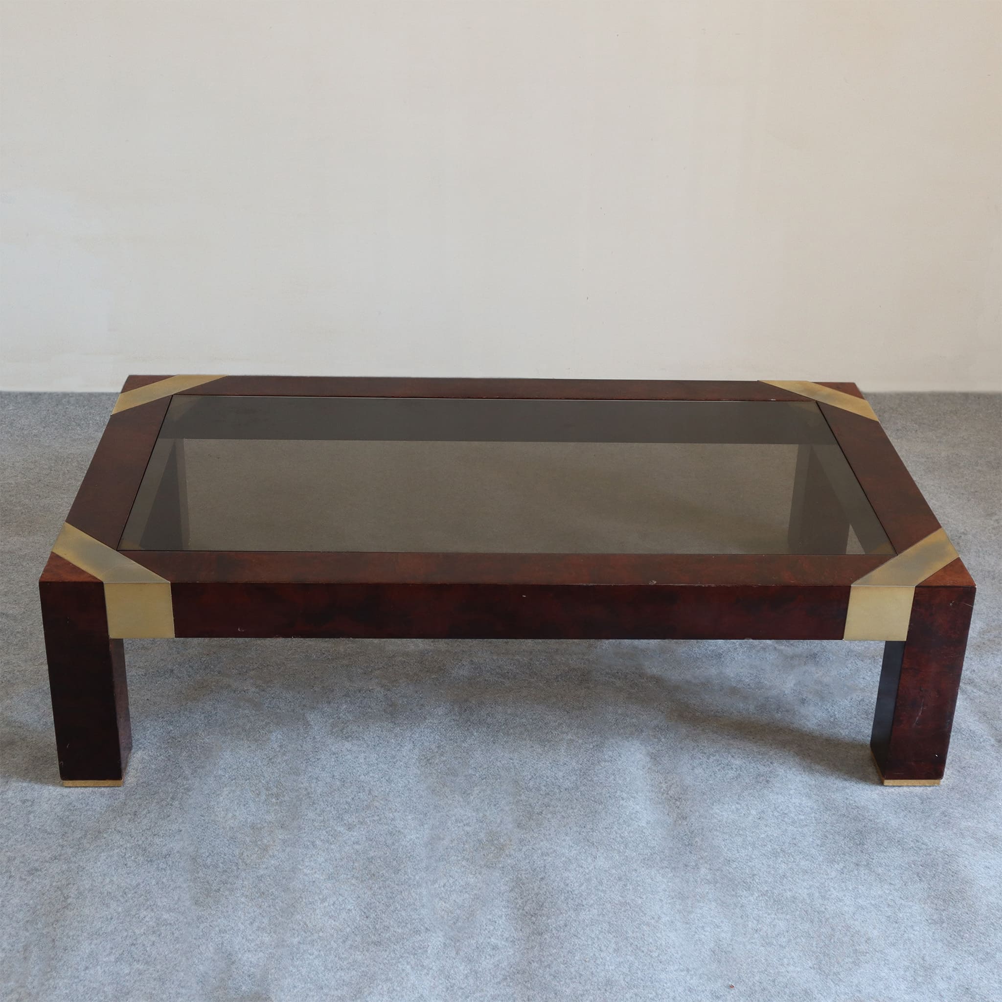 visionidepoca-modern-art-coffee-table-in-briar-and-brass-by-Jean-Claude-Mahey-made-in-france-1970s-front-view