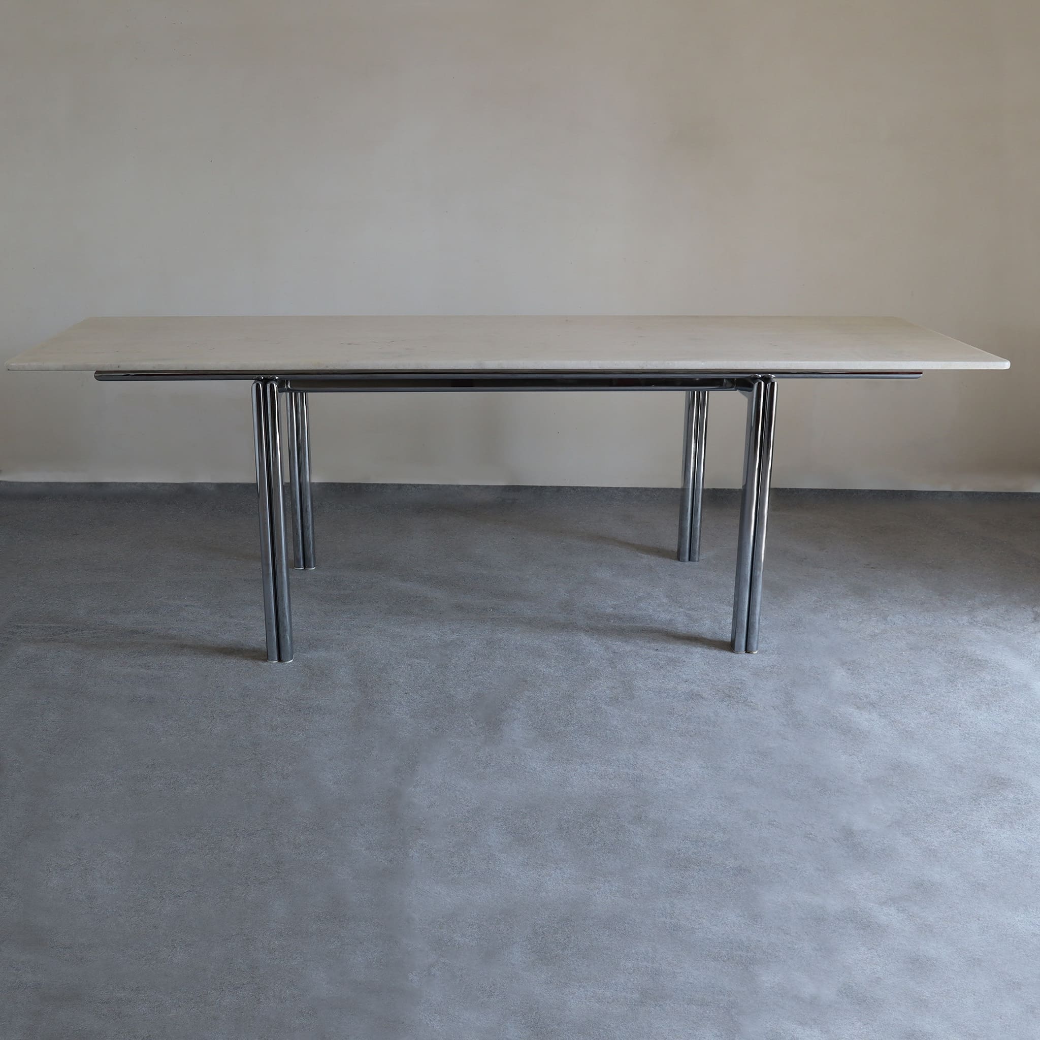 visionidepoca-modern-dining-table-Zeev-Aram-for-Gavina-1970s-with-marble-top-front-detail