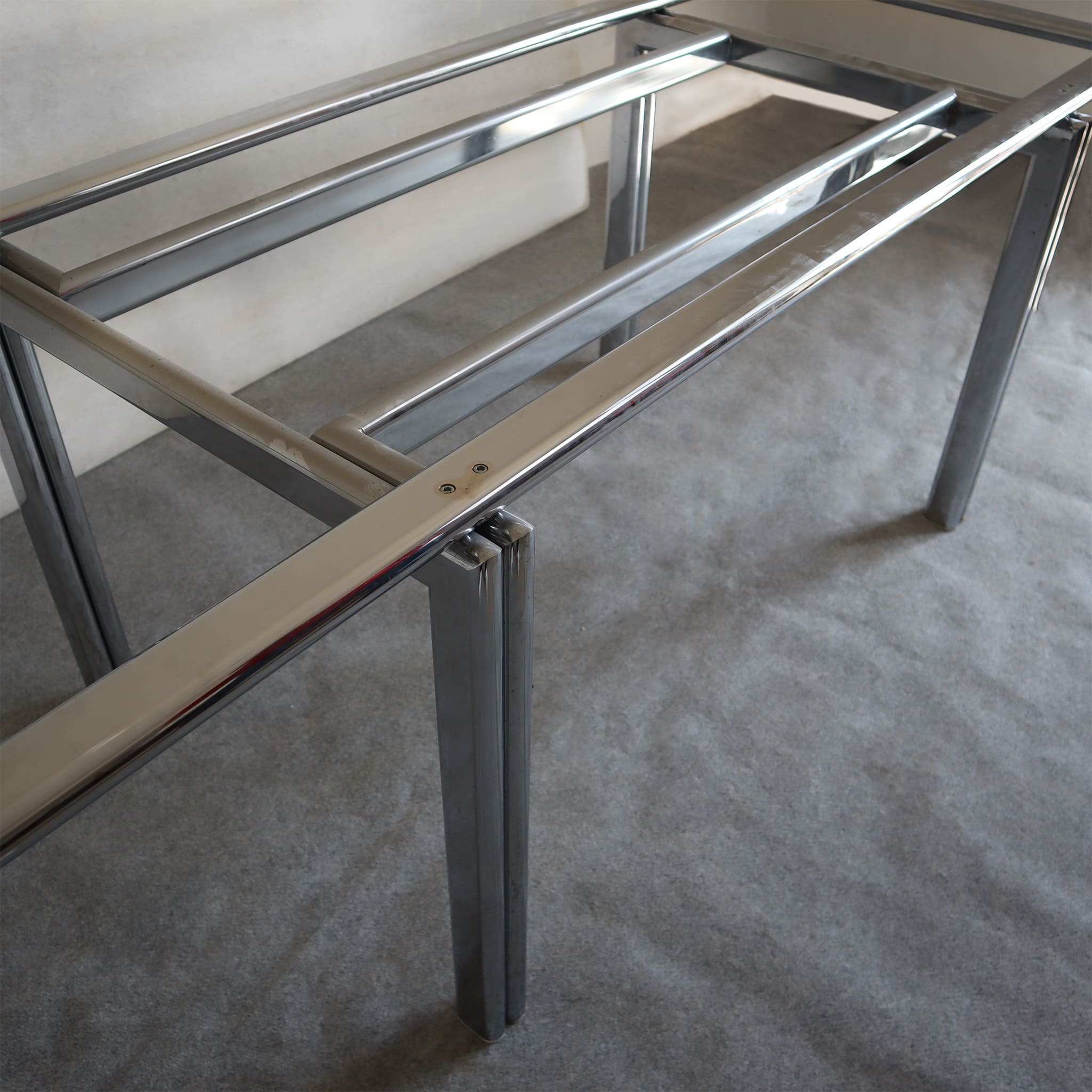 visionidepoca-modern-dining-table-Zeev-Aram-for-Gavina-1970s-with-marble-top-frame-detail