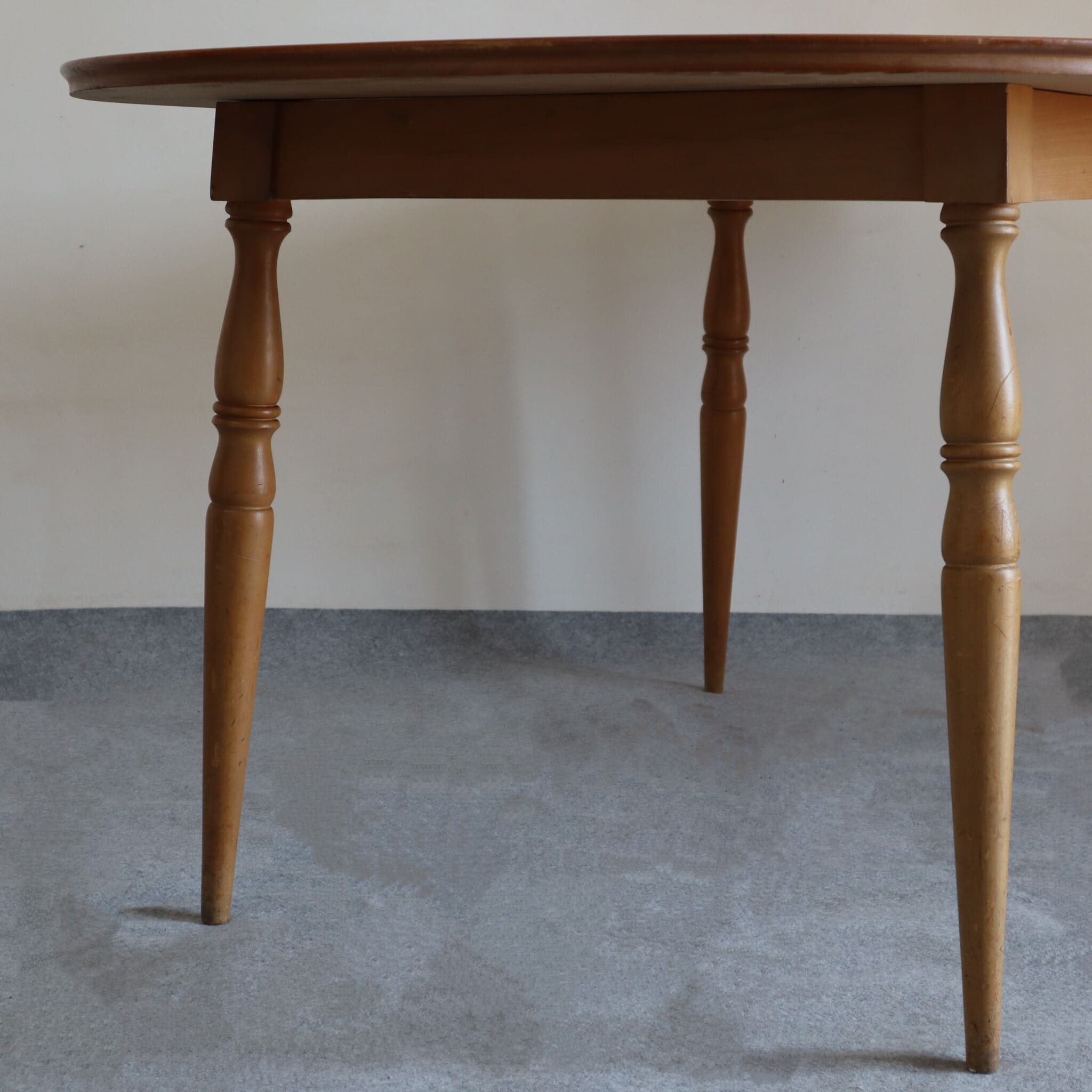 visionidepoca-modern-antique-vintage-60s-table-isa-bergamo-in-solid-beech-with-plate-detail-of-feet