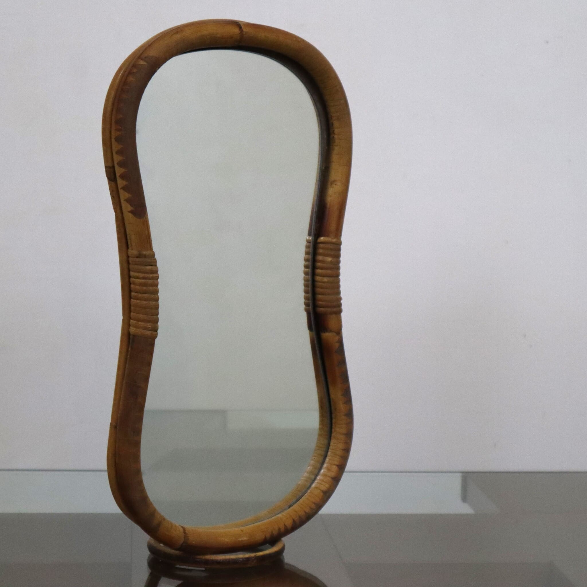 specchio-appoggio-bamboo-vinta-ge-anni-60-frontale-dettaglio-visionidepoca