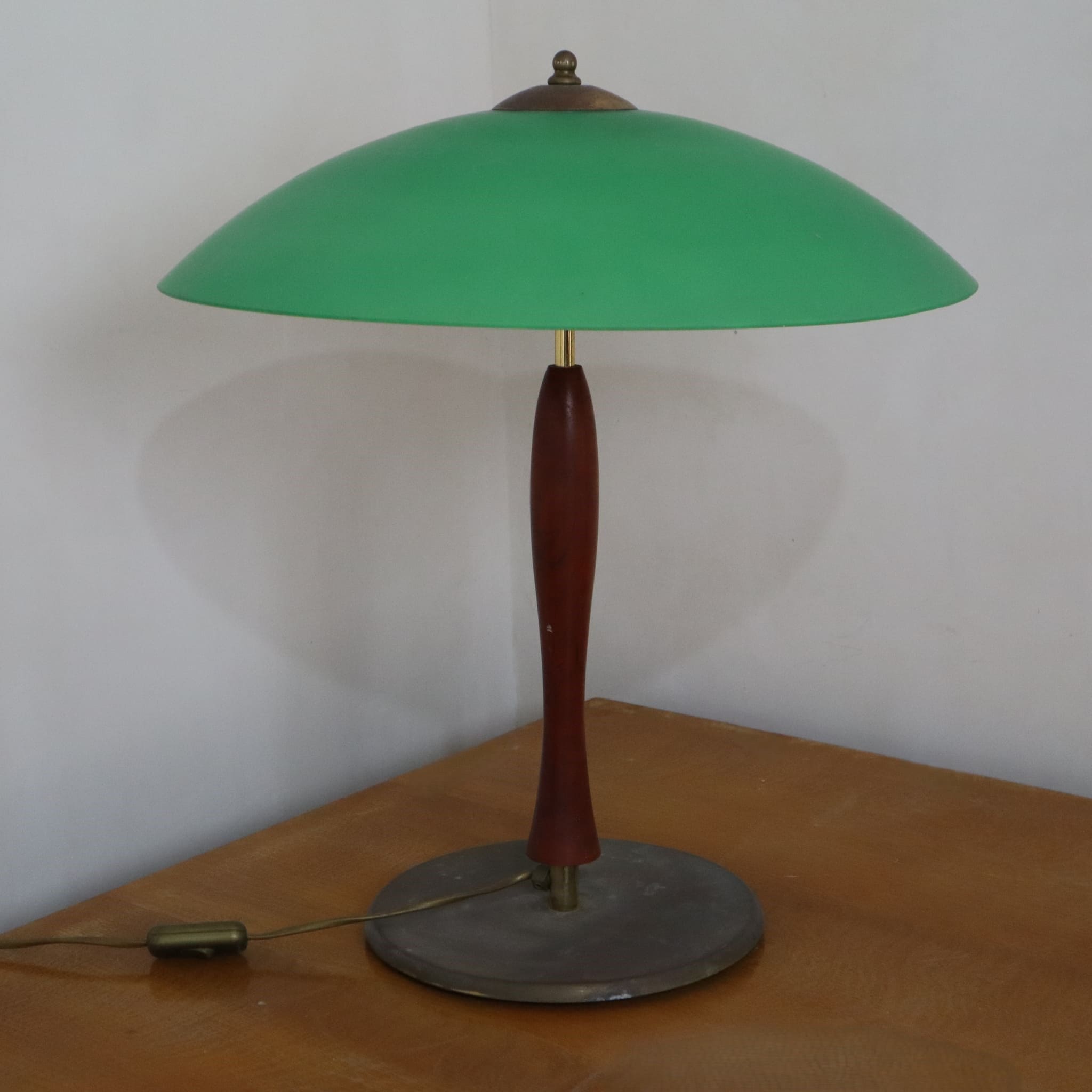 visionidepoca-modern-art-lighting-brass-and-cherry-wood-lamp-early-2000s-natural-light