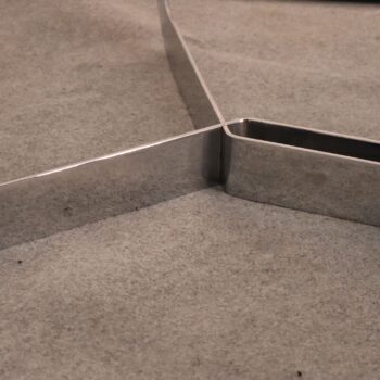 tavolino rotondo vintage in acciaio e vetro, made in italy, anni '70 - immagine 5