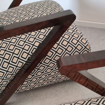 Coppia di poltrone Art Déco italiane in noce e tessuto geometrico, anni '30 - immagine 5