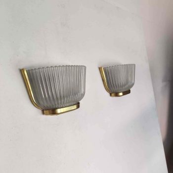 Side view of the pair of Archimede Seguso wall lamps in Murano glass and brass.