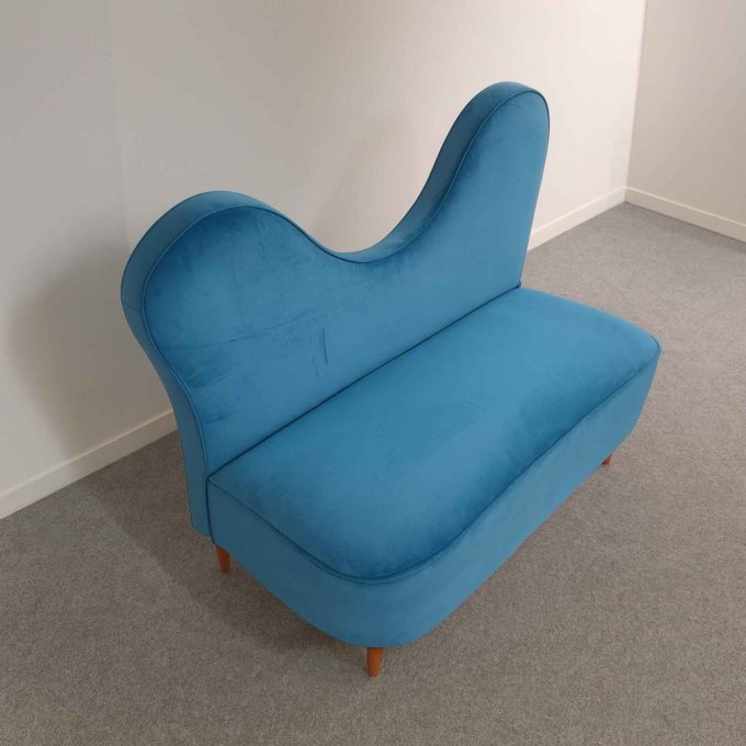 Vintage turquoise velvet sofa by Cesare Lacca, side view.