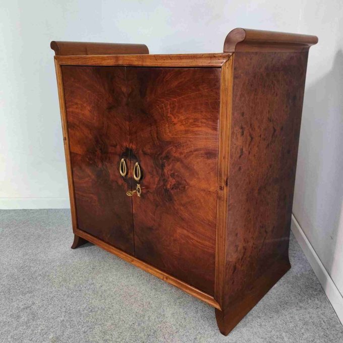 Mobile bar Art Déco in radica italiana, vista laterale destro, stile Gio Ponti, anni ’40.