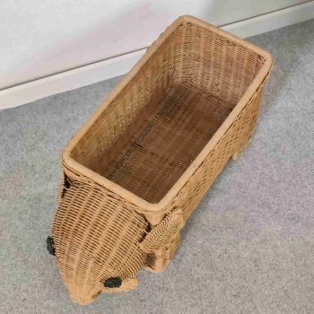 Top view of a vintage Italian elephant-shaped woven rattan magazine rack, 1970s.