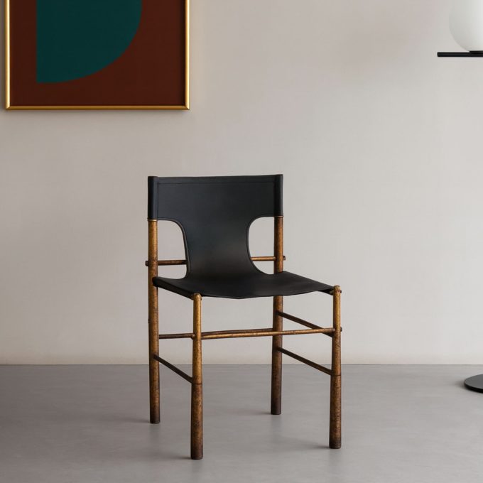 Sedia italiana singola in ottone e pelle nera, anni ’70, stile Frigerio.