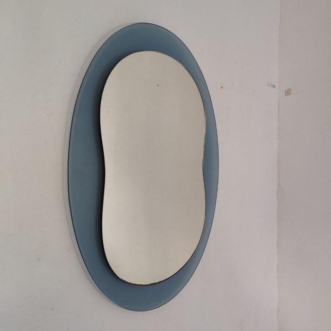 Specchio ovale italiano in stile Veca anni ’70, doppio vetro azzurrato