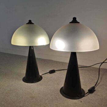 Coppia di lampade da tavolo illuminate in vetro nero e satinato Vistosi, Italia, anni '80.