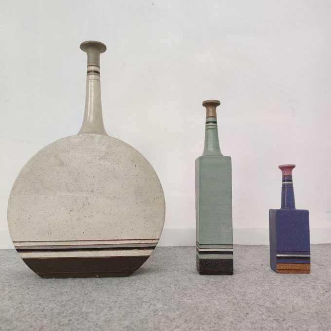 Set of three decorative vases in glazed terracotta, signed Vanni, Italy, 1970s, in the Bruno Gambone style
