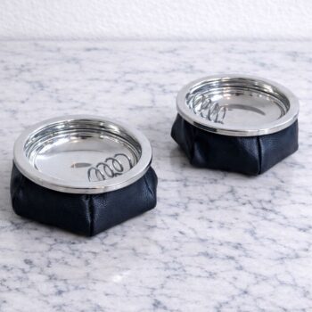 Pair of 1970s Italian ashtrays in black leather and metal - Image 2