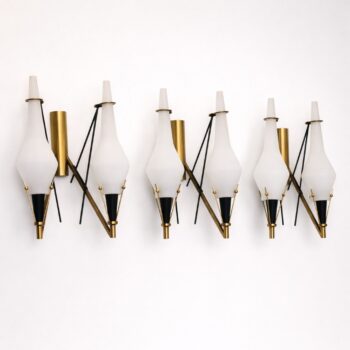 Set di tre applique in vetro opalino e ottone nello stile di Stilnovo, anni 60 - immagine 5