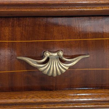 Coppia comodini anni ’60 in ciliegio con vetro nero e ottone Mid-Century Modern - immagine 8