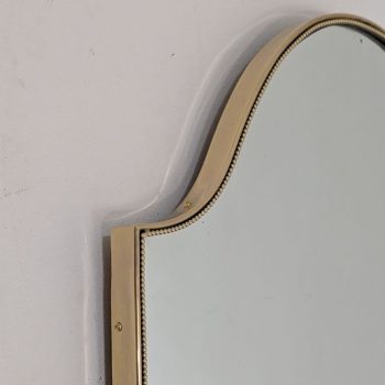 Specchio anni ’50 in ottone a forma di scudo stile Gio Ponti Mid-Century Modern - immagine 5