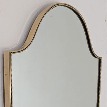 Specchio anni ’50 in ottone a forma di scudo stile Gio Ponti Mid-Century Modern - immagine 4