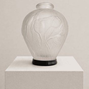 Vaso francese in vetro stile Lalique con motivi floreali, anni ’60 - immagine 3