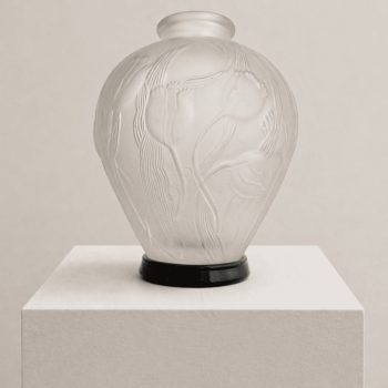Vaso francese in vetro stile Lalique con motivi floreali, anni ’60 - immagine 3