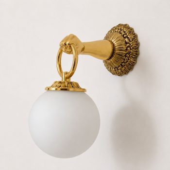 Coppia di applique francesi in stile neoclassico in ottone e vetro, anni 60 - immagine 9