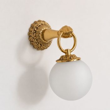 Coppia di applique francesi in stile neoclassico in ottone e vetro, anni 60 - immagine 5